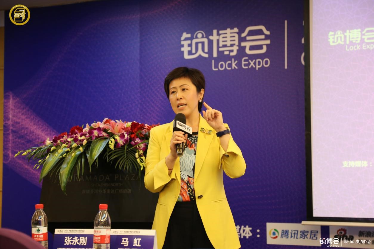  （住房和城鄉(xiāng)建設部IC卡應用服務中心主任、全國智能建筑及居住區(qū)數(shù)字化標準化技術委員會 副主任委員馬虹現(xiàn)場回答媒體問題）