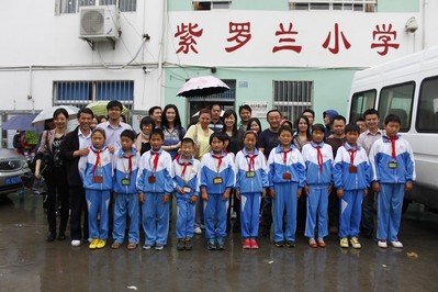 走進(jìn)紫羅蘭希望小學(xué)，孩子們用充滿(mǎn)喜悅的笑容迎接大家