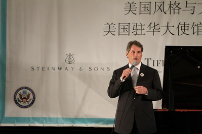 施坦威樂器公司董事長(zhǎng)和首席執(zhí)行官邁克爾&#8226;斯威尼（Michael Sweeney）先生受邀做簡(jiǎn)短發(fā)言
